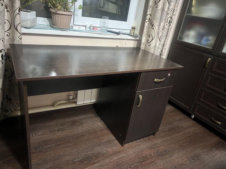 Письменный стол