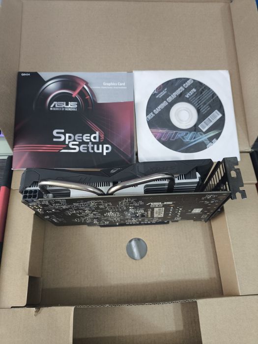 Продам Видеокарта PCI-E Asus AMD Radeon RX 560 .