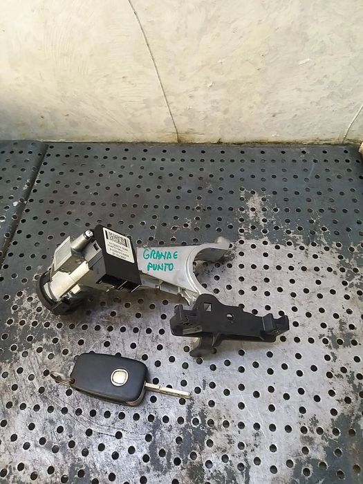 Contact auto cu cheie fiat grande punto 199 51793074 61039101