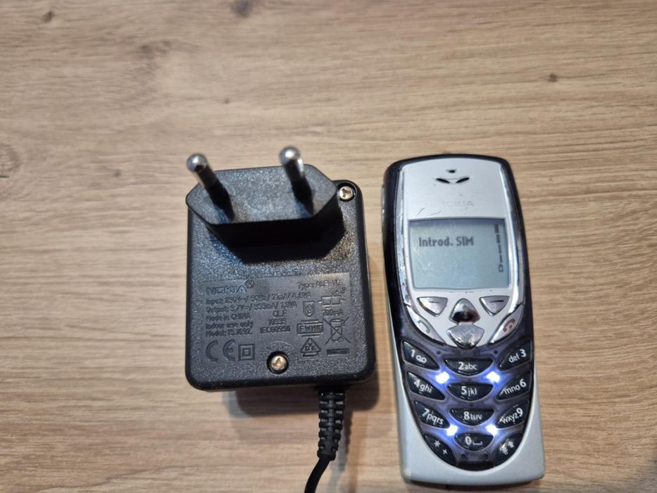 Vând Nokia 8310,funcționează impecabil, baterie nouă
