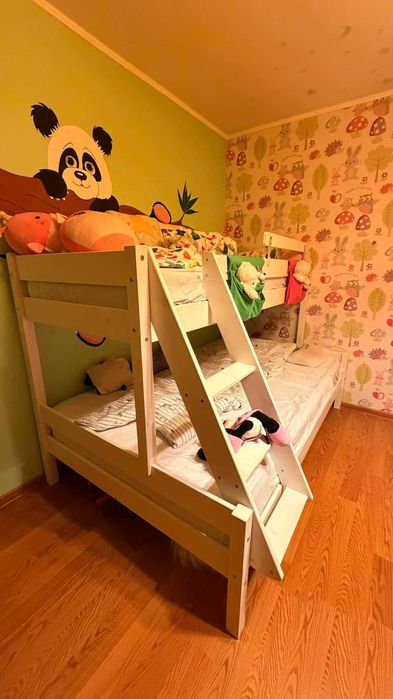 Pat cu saltele si lenjeri