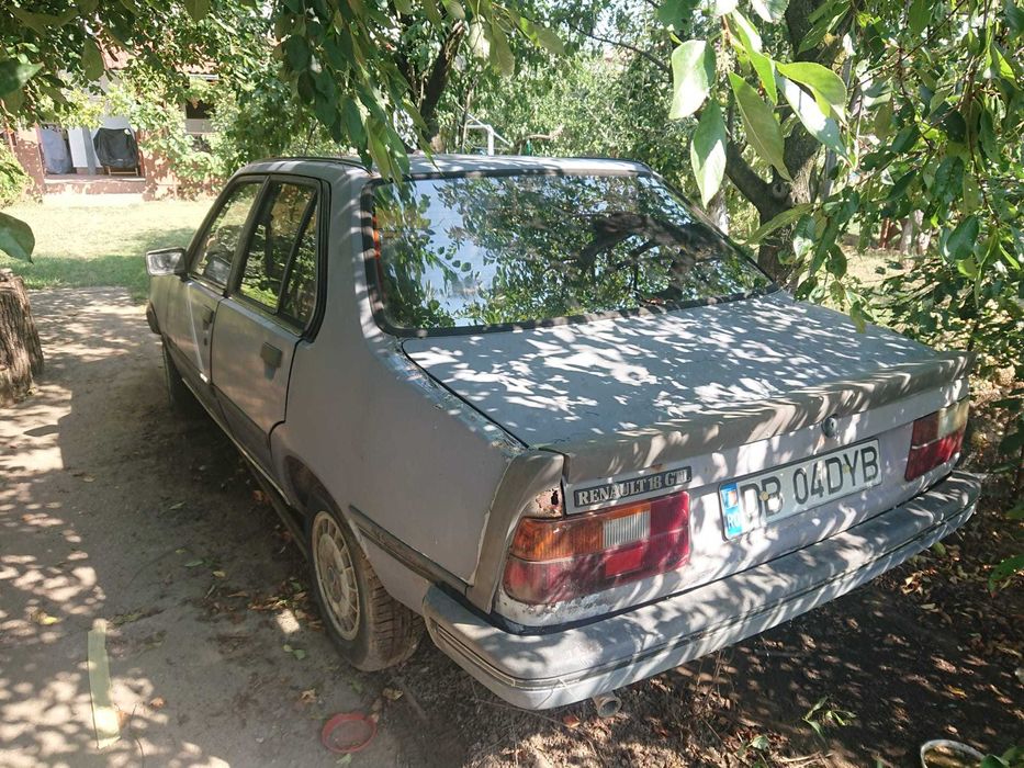 VAND Renault 18 GTL cu manual de reparatie, pentru iubitorii de restaurare