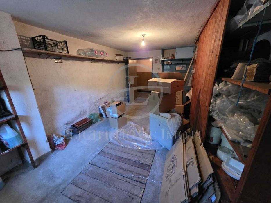 Реф. 2784 Тристаен Обзаведен / Гараж /  Стая / Таванско Помещение