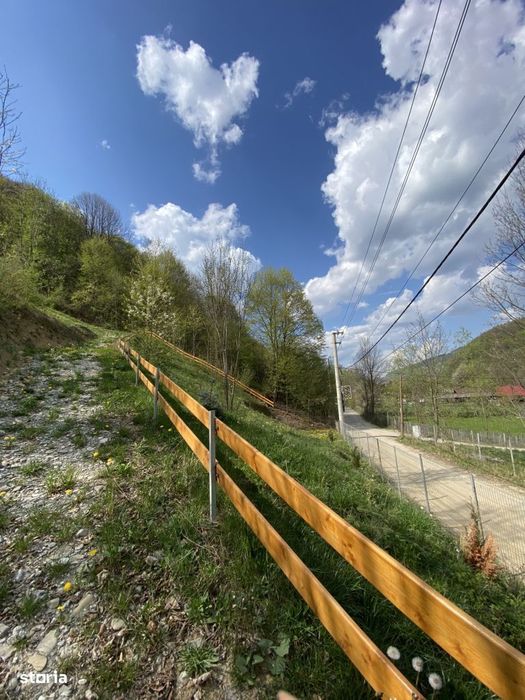 Teren vedere panoramica lacul Paltinu si dealuri in Valea Doftanei