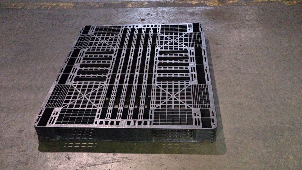 Пластмасови палети 1300/1100/120мм