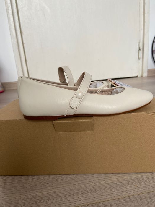 Vand pantofiori de piele Zara