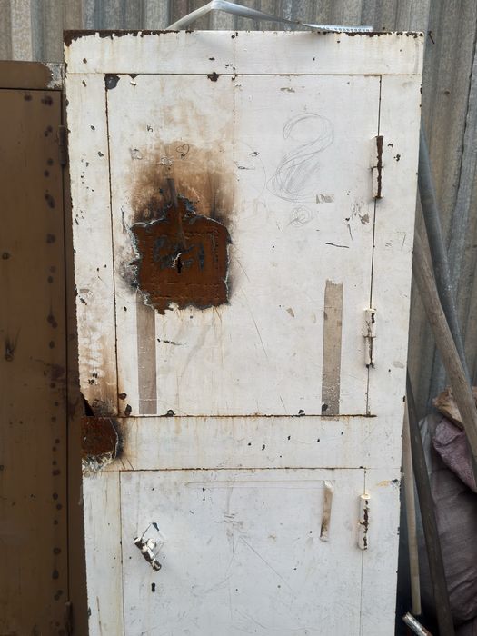 Сеиф , мощный, можно под инструменты