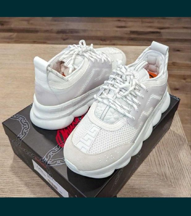 Adidasi Versace chain reaction