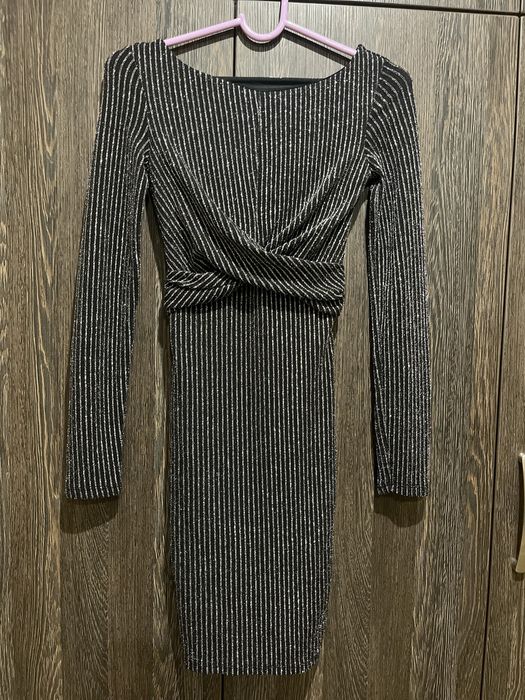 Елегантна рокля с блясък ефект