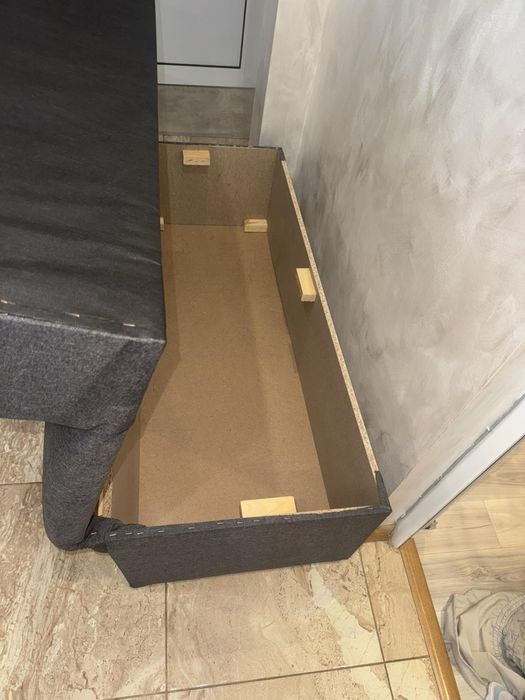 Ъглов диван с ракли