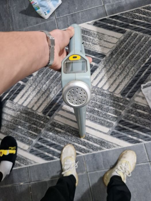 Detector de cabluri și conducte