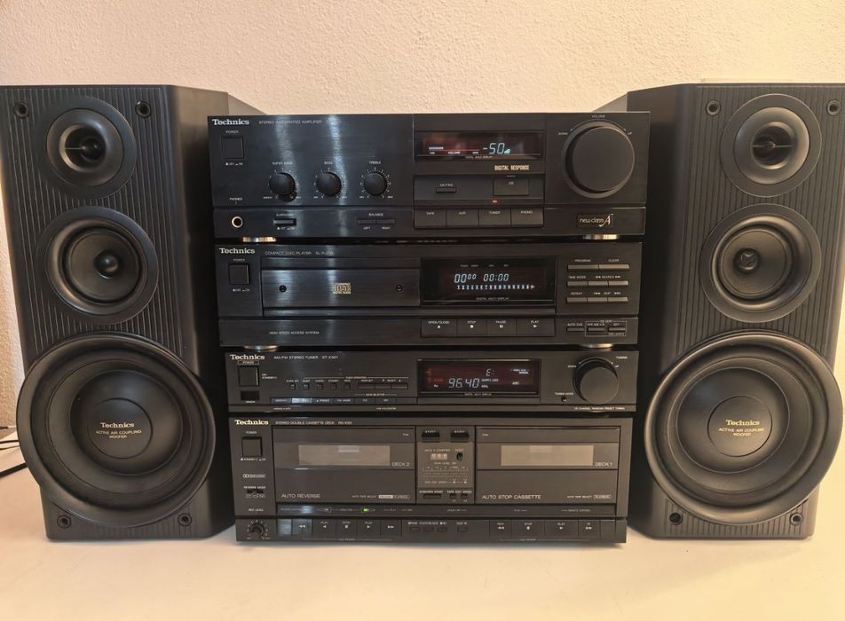 Amplificator Technics SU X101 deck RS X101 Tuner ST X301 CD player SL PJ27A Boxe SB  CH610 bass reflex telecomanda programabila