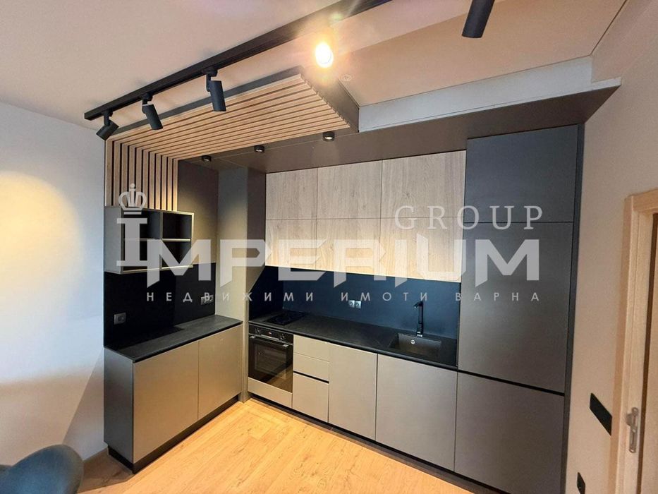 Страхотен апартамент с огромна тераса + ПАРКОМЯСТО в цената, кв. Бриз