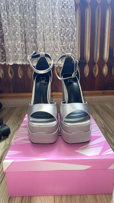 Босоножки Pink Island