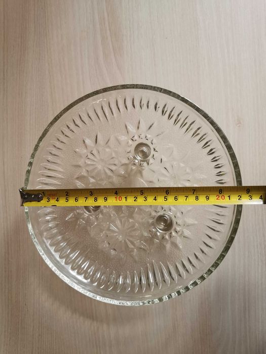 Порцеланови плата, стъклени фруктиери и сервиз за торта