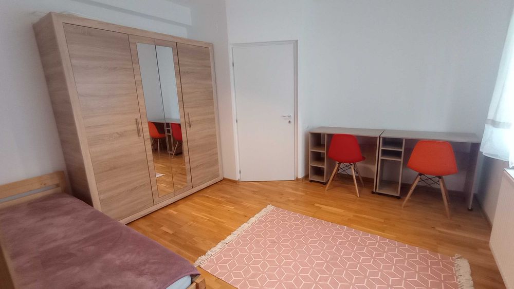 3 cam. cu gradina mare si parcare in zona Europa, PF