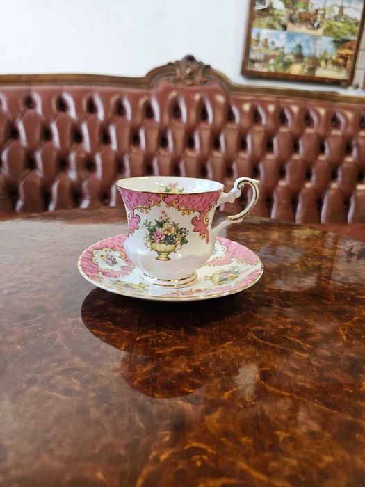 Шкаф в стил Чипъндейл