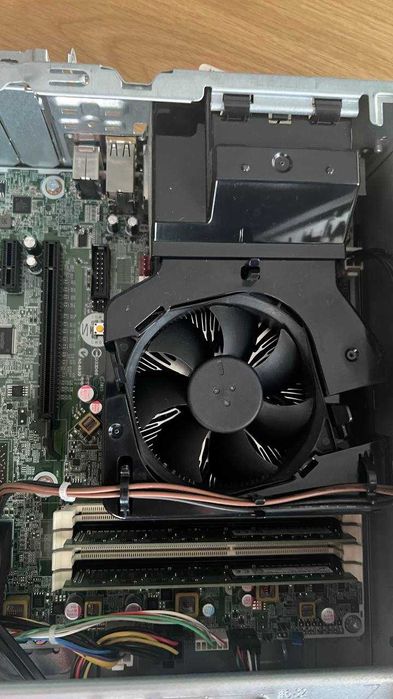 Настолен компютър HP EliteDesk 705 G2