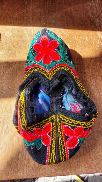 Бродирани родопски терлици