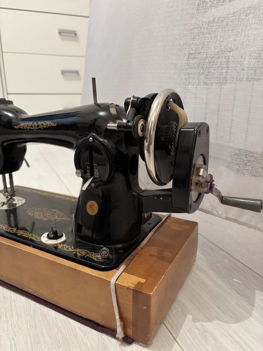 Продам швейную машинку