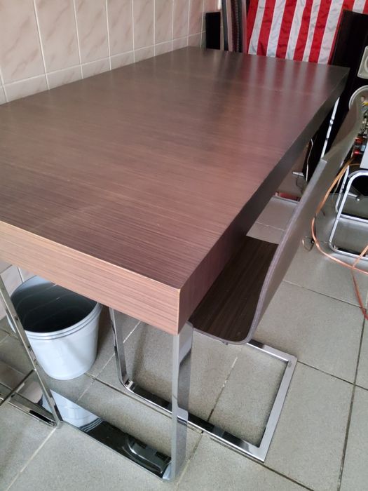 Продам стол обеденный