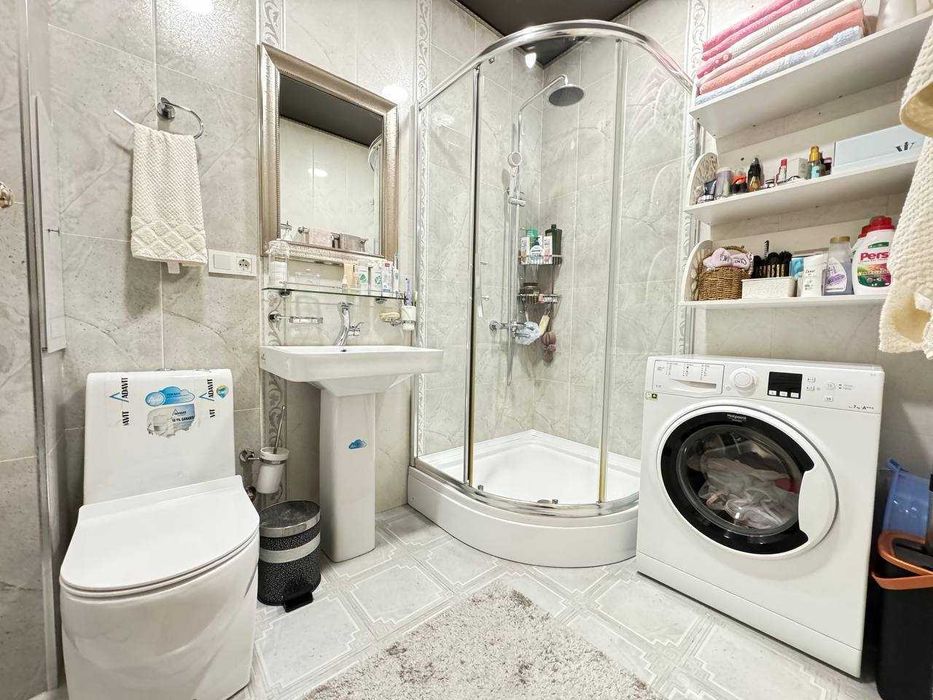 4 комнатная квартира в Попугайчике, ЕВРО ремонт 170м2 + 100м2 мансарда