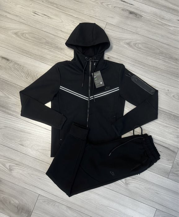 Trening NIKE Tech Fleece, Model NOU