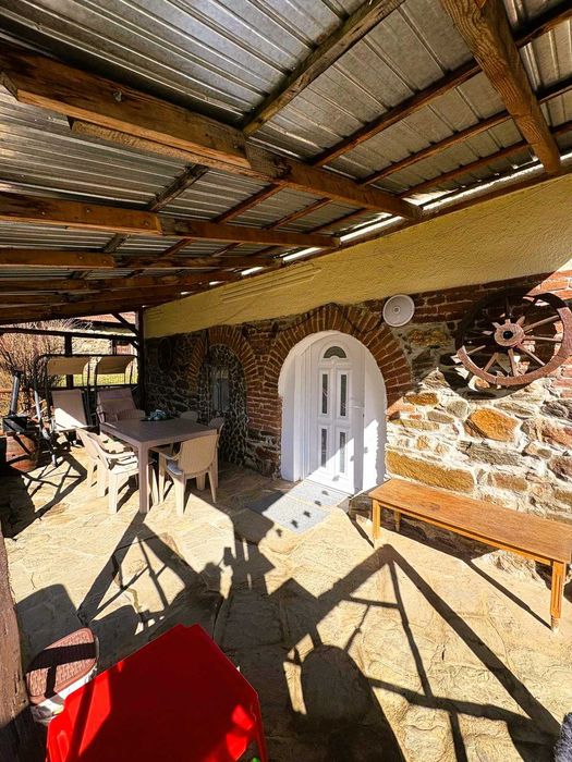 Proprietate deosebită în Răchitova – 5000 mp teren, două case renovate