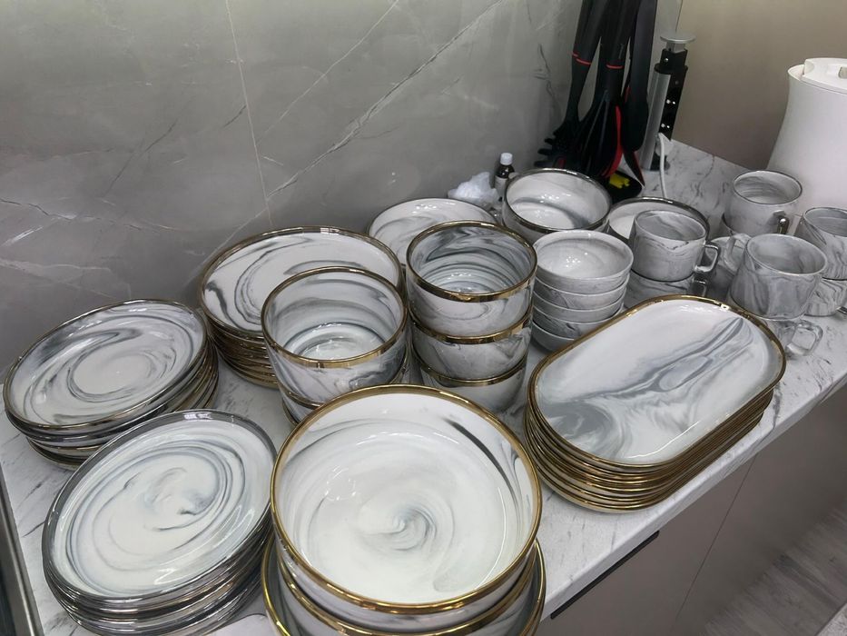 Продам комлпект посуды