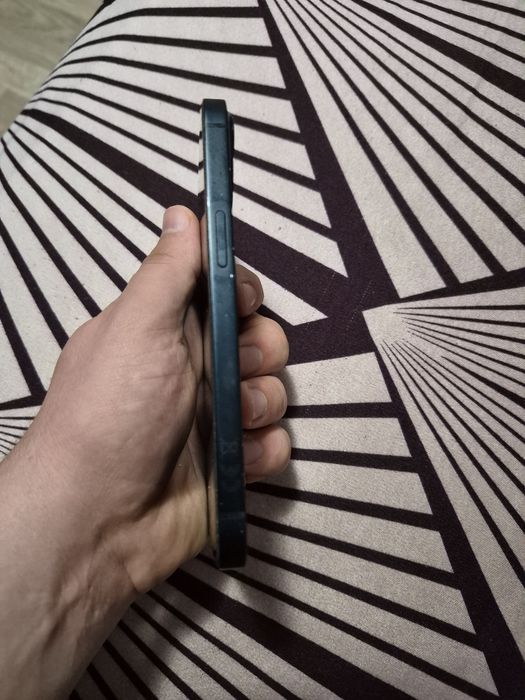 Vând iPhone 13 128gb