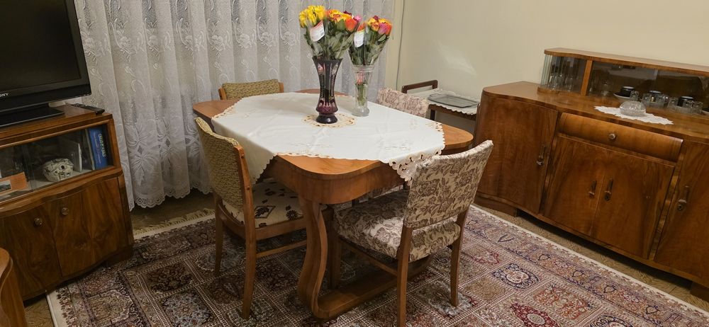 Mobilier living, sufragerie, lemn masiv lăcuit. Vintage.