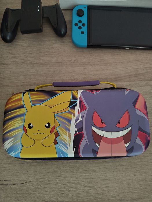 Nintendo Switch + калъф и две игри