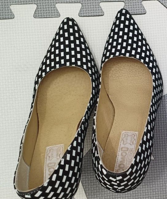 Pantofi dama Comod, piele, negru cu alb ,Nr 37 , branț 24 cm ,toc 9