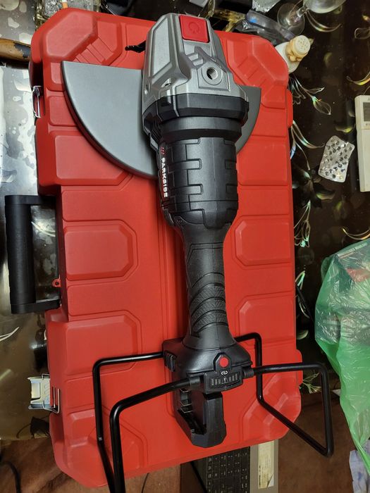 Продава се акумулаторен ьглошлаиф с 5г гаранция