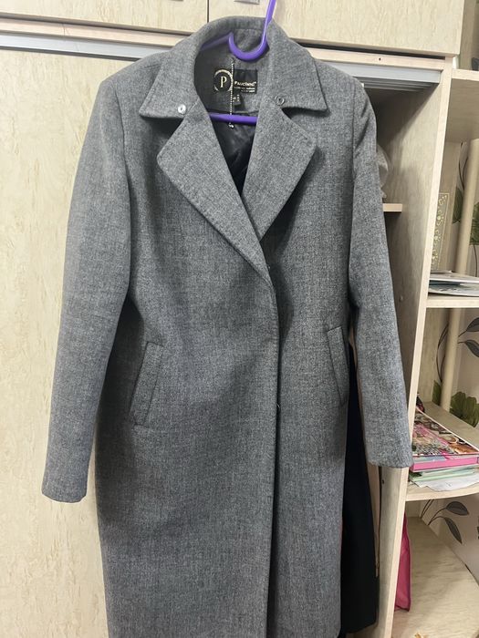 Пальто куртка продается по 10.000