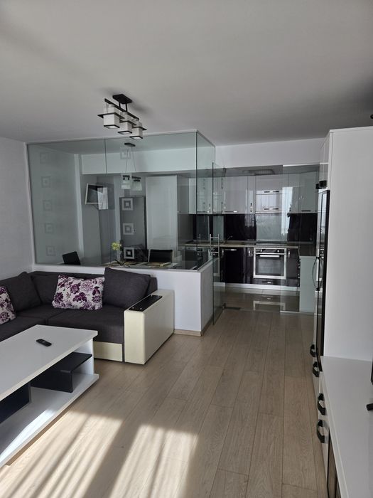 Închiriez apartament 3 camere