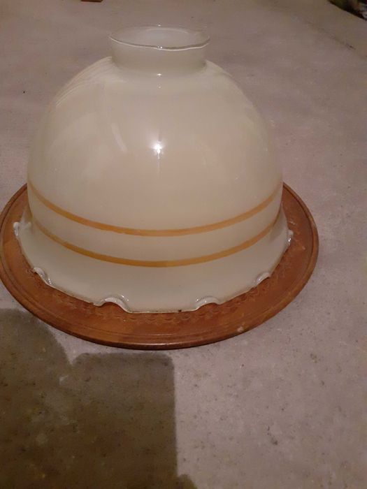 Продавам стъклен полилей