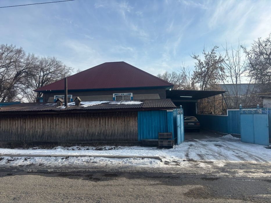 Большой шпальный дом