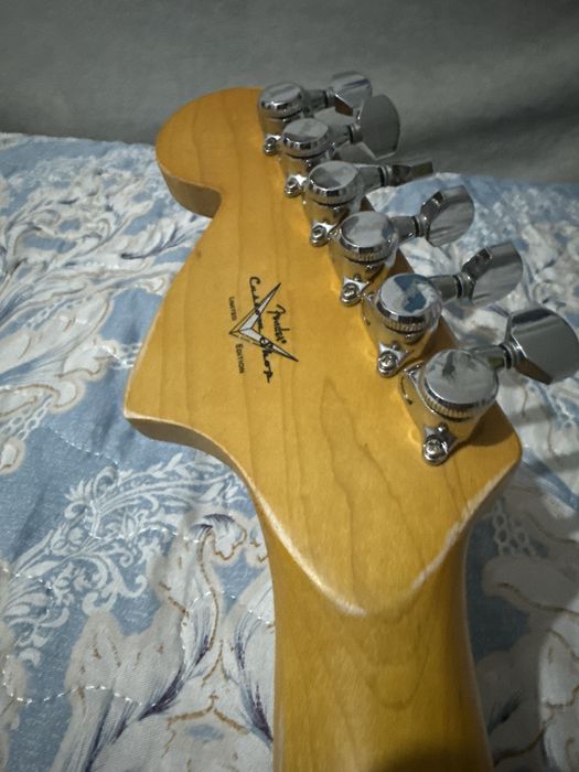 Электрогитара fender strat + кейс
