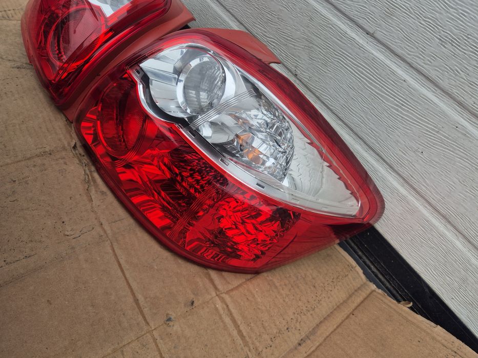 Stopuri/Triple Spate Toyota Auris Facelift 2010-2012. Volan stinga.