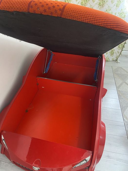 продается детская кровать машина