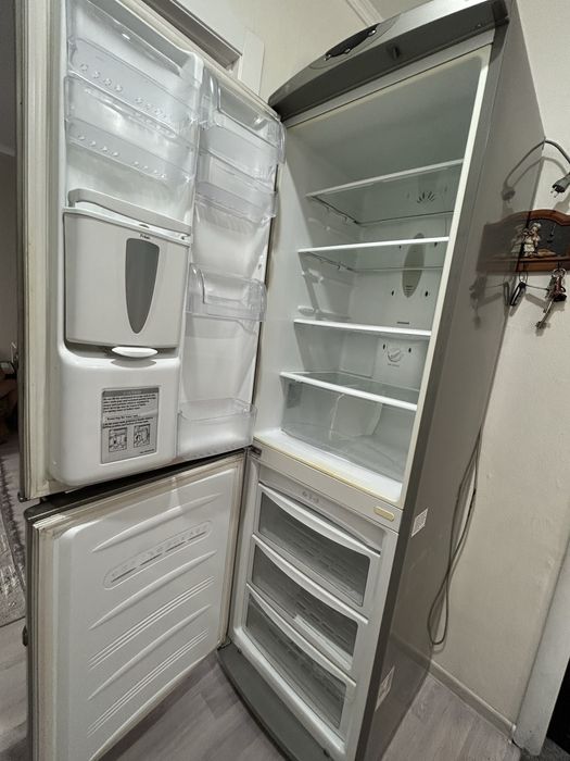 Продается   холодильник , морозко отличный