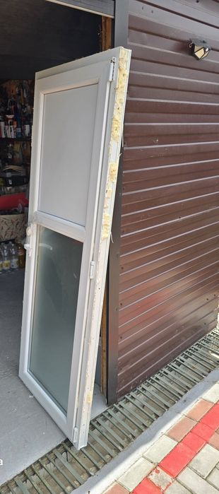 Usa termopan putin folosita si butuc nou cu 3 chei, Gaesti, Dambovita