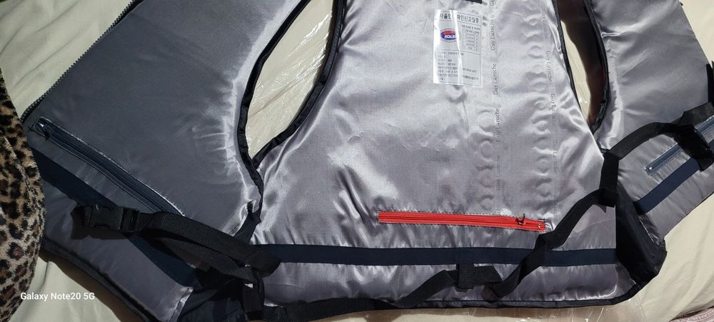 Жилет кийиладиган нимча  баликчиликда ишлатилади Кареаники адерс Жизза