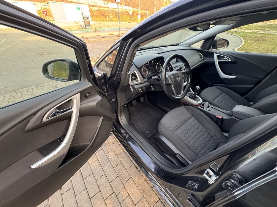 Opel Astra J Active 1.7Diesel 110CP Parktronic Dublu clima Led I