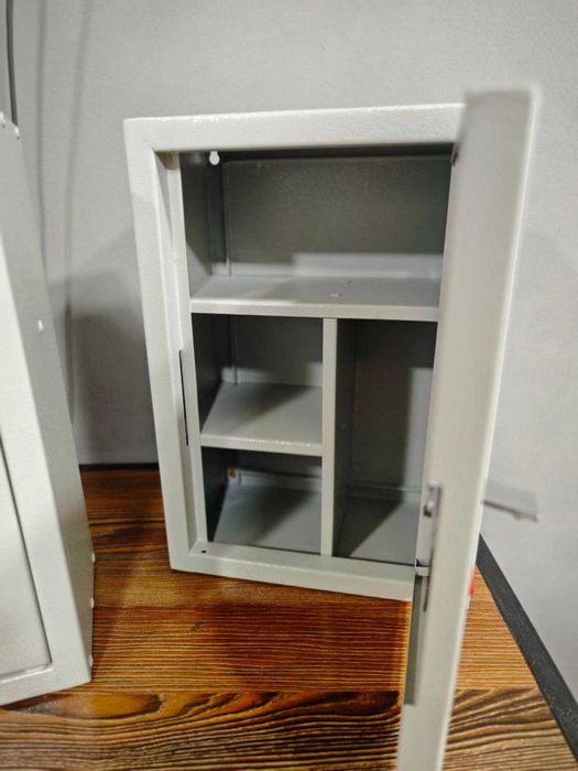 Аптечка металлическая