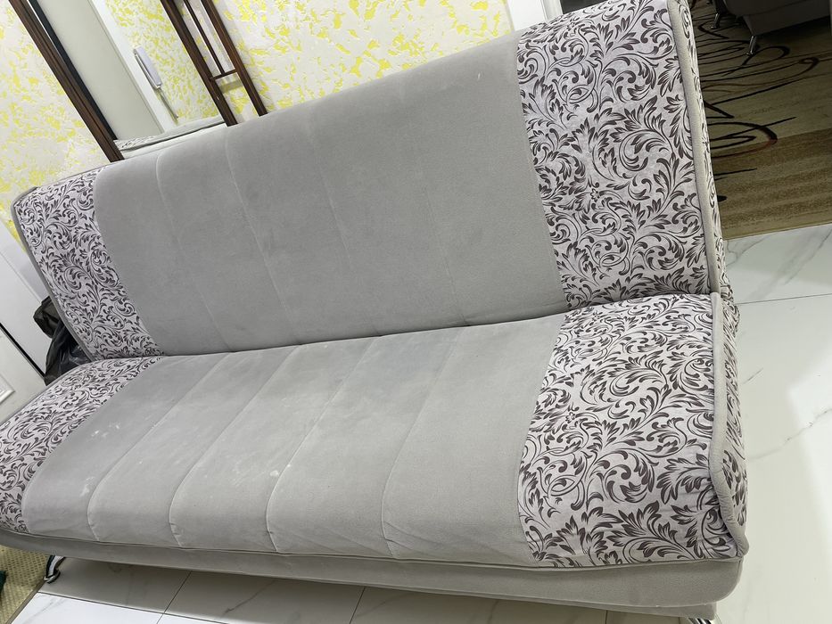 Диван с креслом и пкфиком