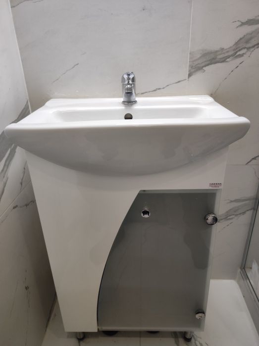 Шкаф за баня с мивка и смесител