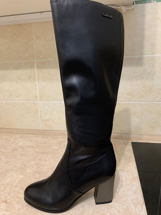 Продам демисезонные сапоги