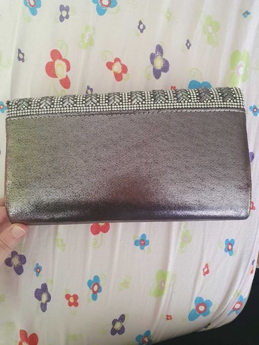 Сребриста блестяща чантичка нова